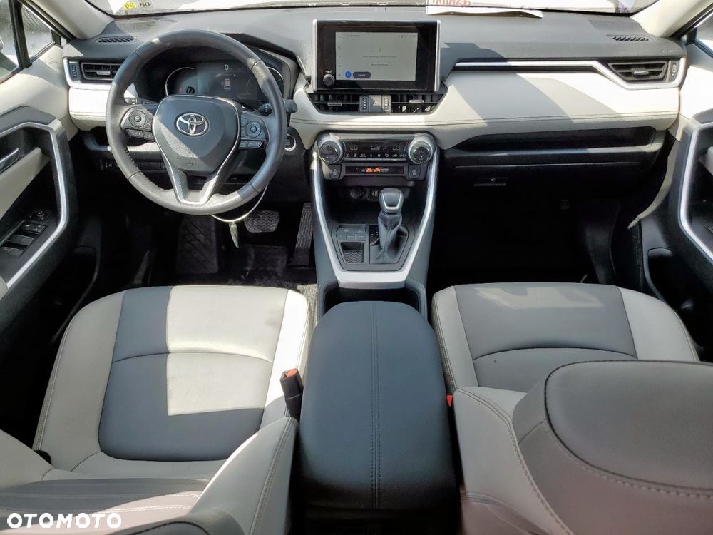 Toyota RAV4 - 8