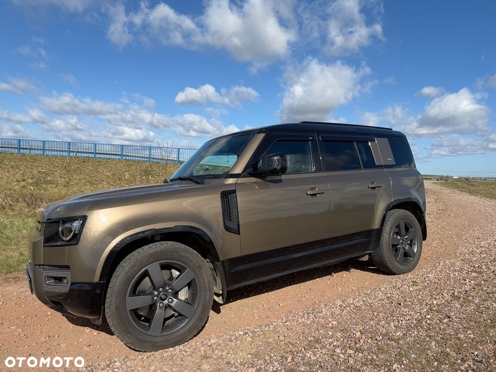 Land Rover Defender 110 D300 X-Dynamic SE - 3