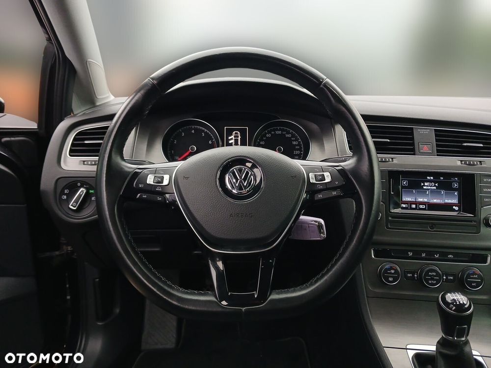 Volkswagen Golf - 23