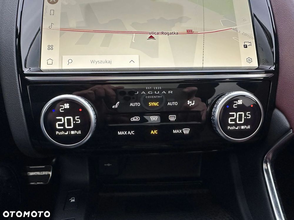 Jaguar E-Pace 2.0 P200 mHEV AWD R-Dynamic S - 19