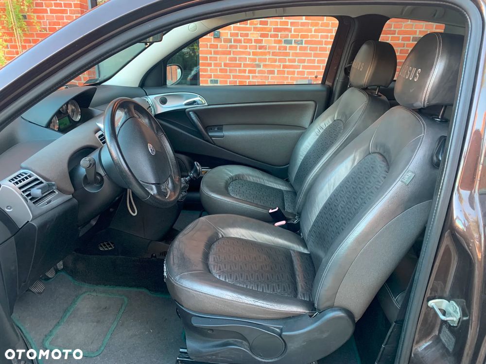 Lancia Ypsilon 1.4 16V Versus (4 os.) - 3