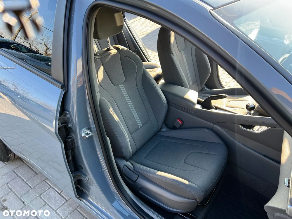 Hyundai Elantra - 24