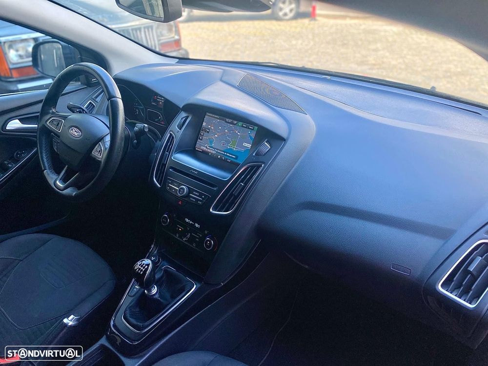 Ford Focus SW 1.5 TDCi Titanium - 24