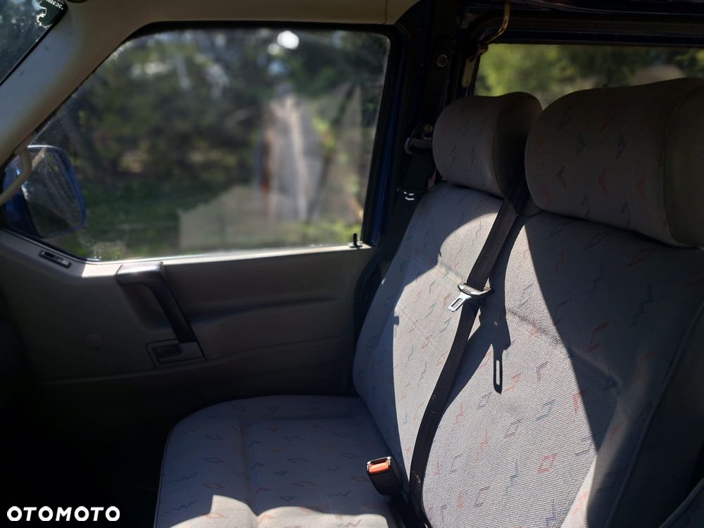 Volkswagen Caravelle - 12