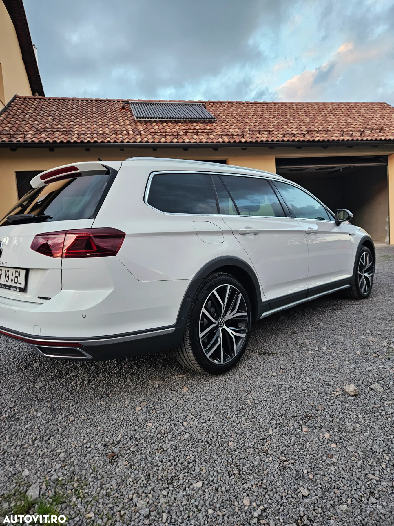Volkswagen Passat Variant 2.0 TDI SCR DSG 4Motion Alltrack - 2