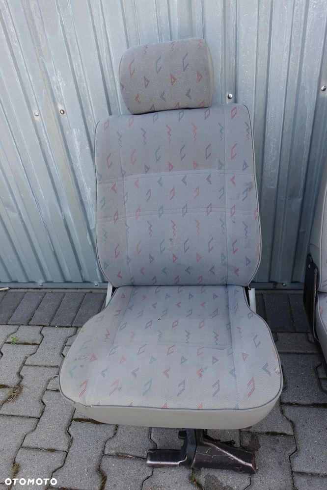 KANAPA FOTEL KOZIOŁEK PRAWY TYŁ VW T4 - 7