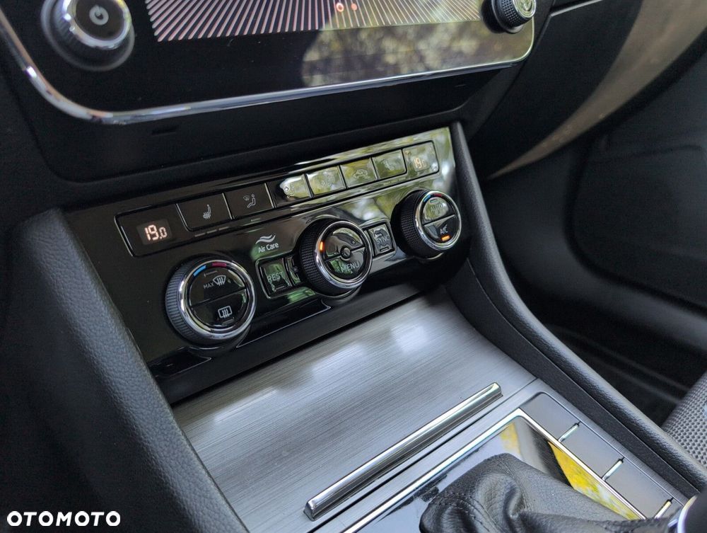 Skoda Superb 2.0 TSI Style DSG - 32