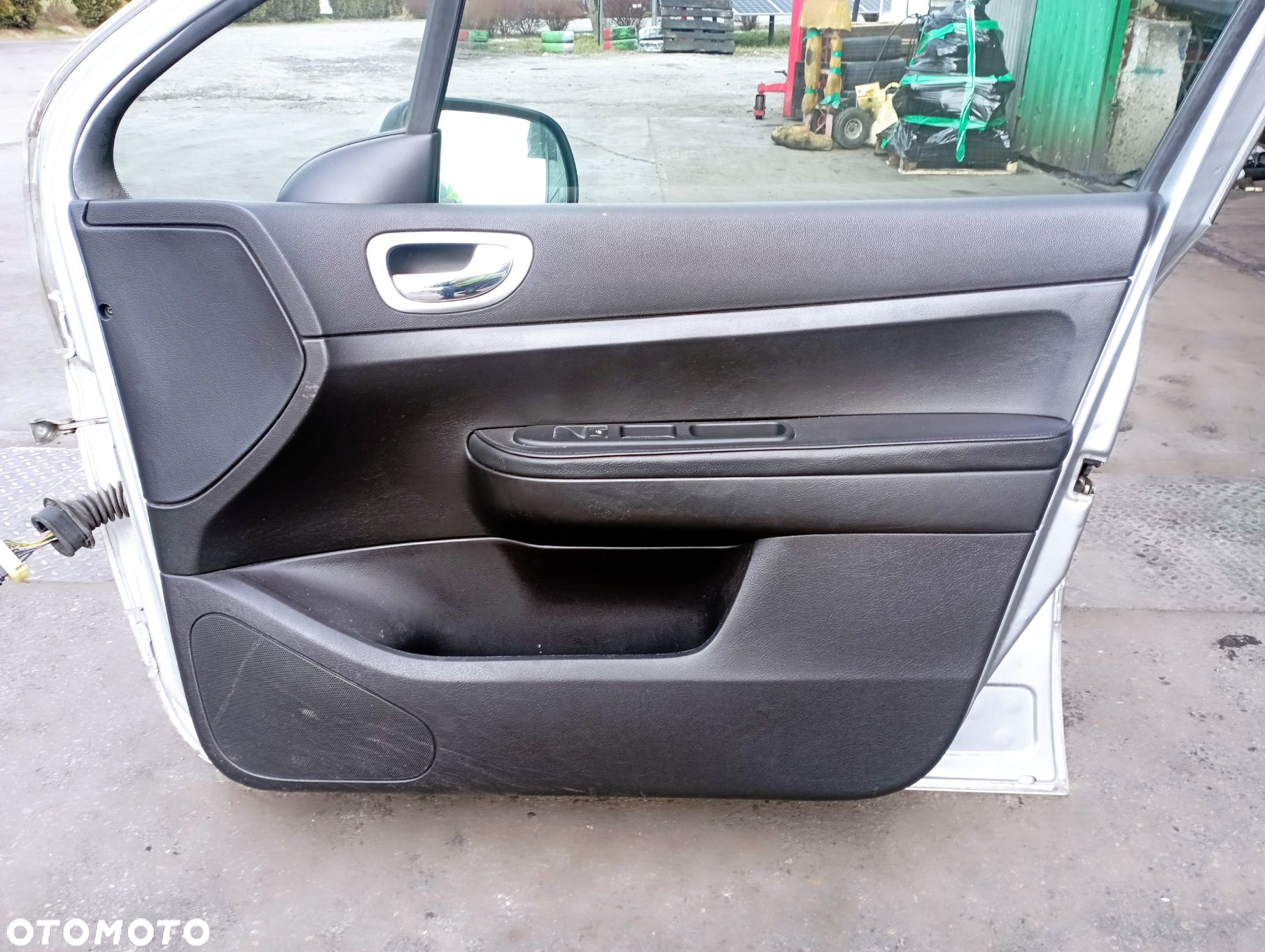DRZWI PRAWY PRZÓD 5d

 PEUGEOT
 307 EZA - 9