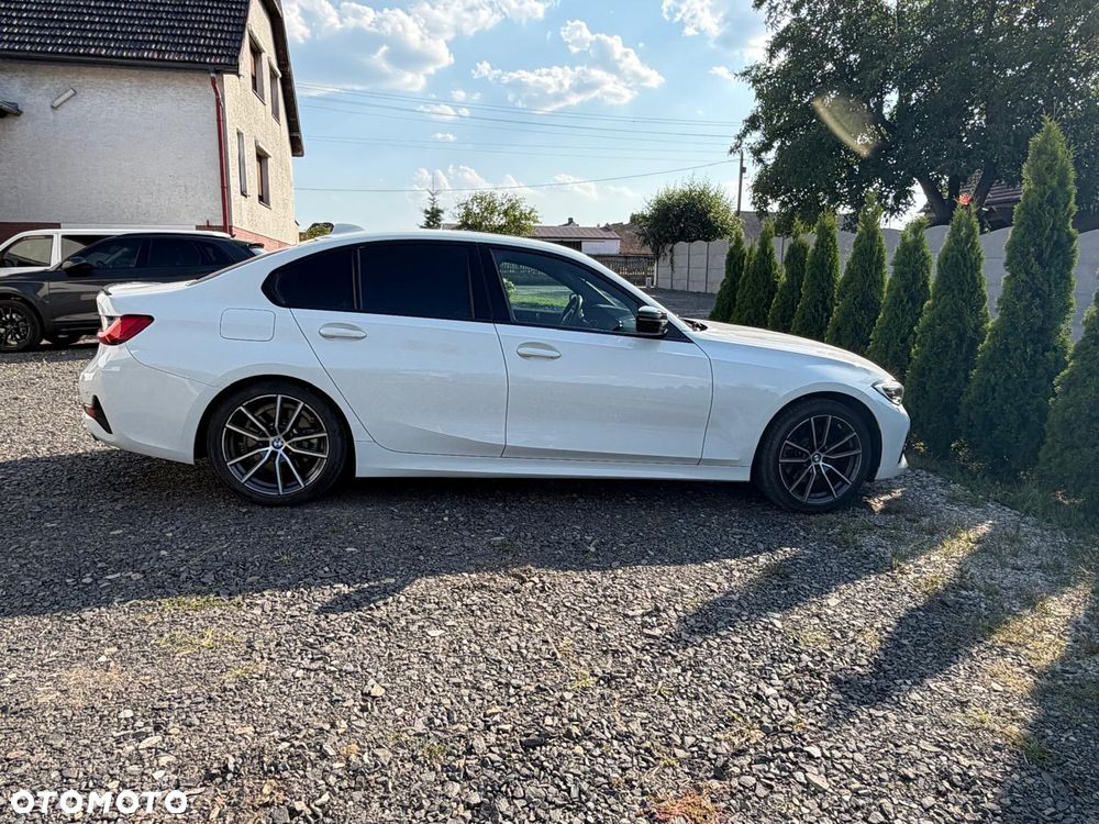 BMW Seria 3 330i Sport Line - 4