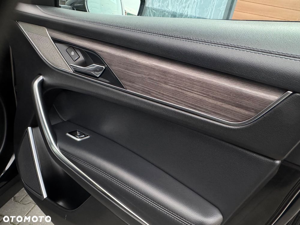 Jaguar F-Pace D200 AWD R-Dynamic SE - 24