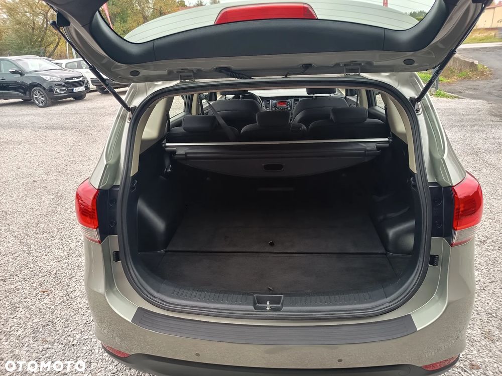 Kia Carens 1.6 GDI Fifa World Cup Edition - 34