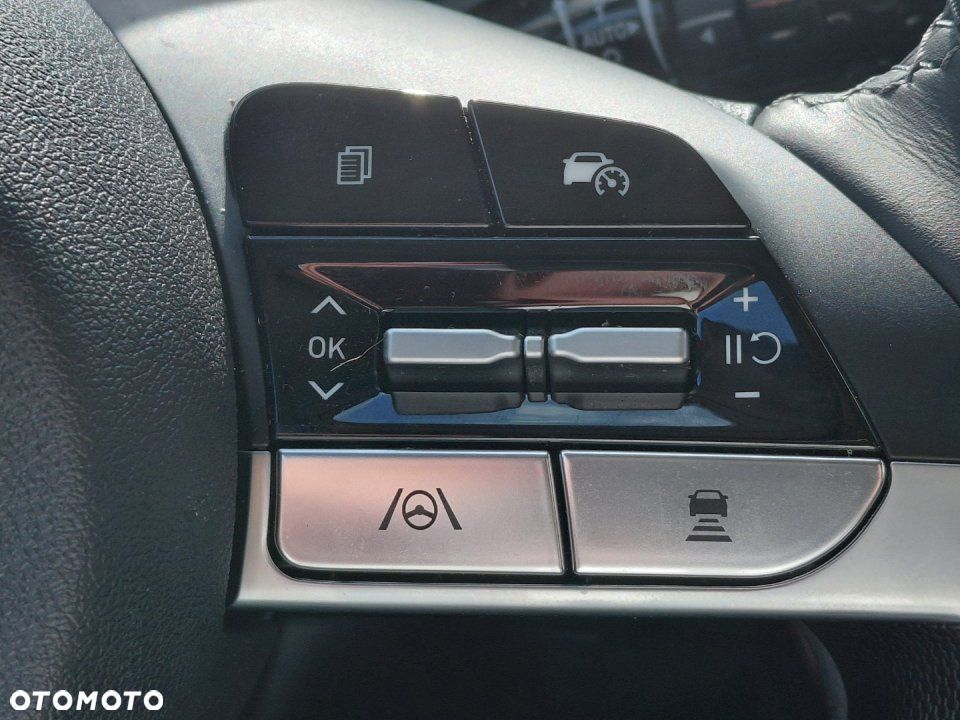 Hyundai Elantra - 25