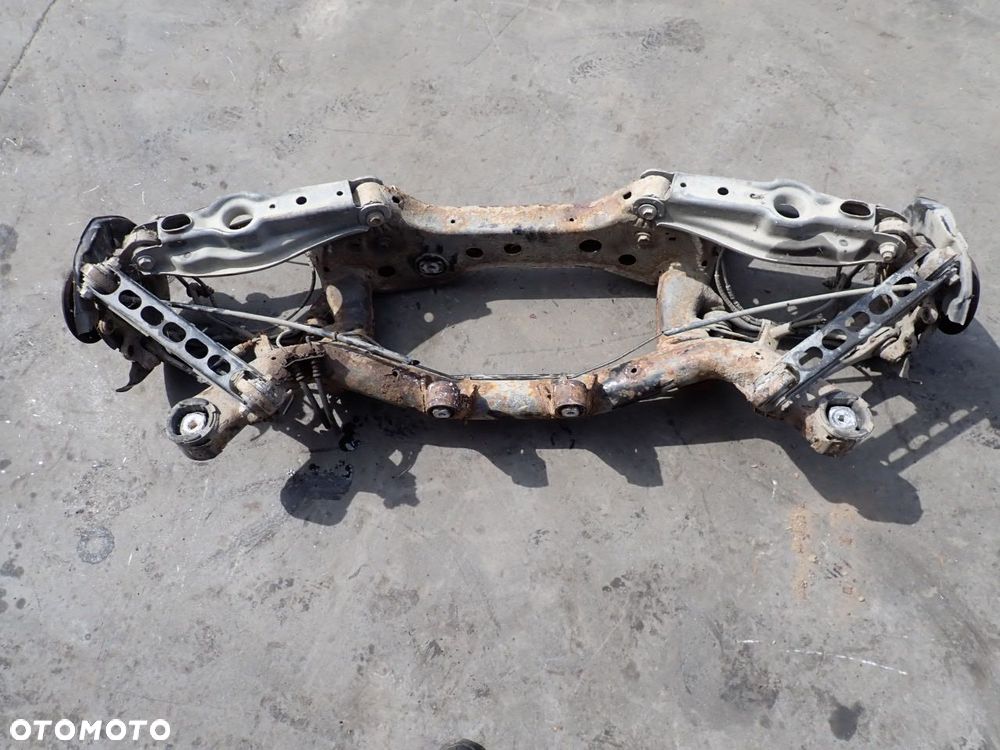 SANKI WÓZEK KOŁYSKA TYŁ BMW E90 - 6