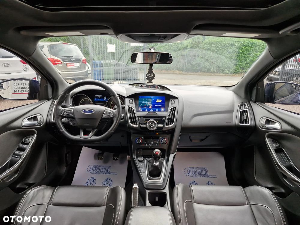 Ford Focus 2.0 EcoBoost ST mit Leder-Exclusiv-Paket - 24