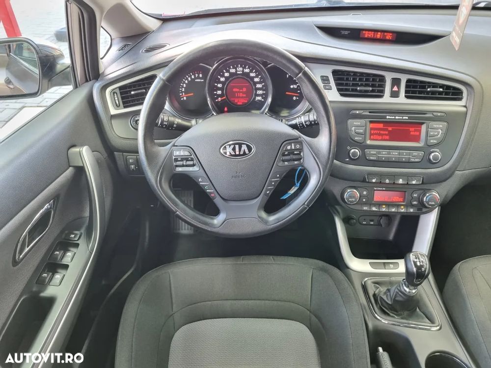 Kia Ceed - 8