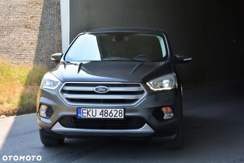 Ford Kuga 2.0 TDCi 2x4 Titanium - 4