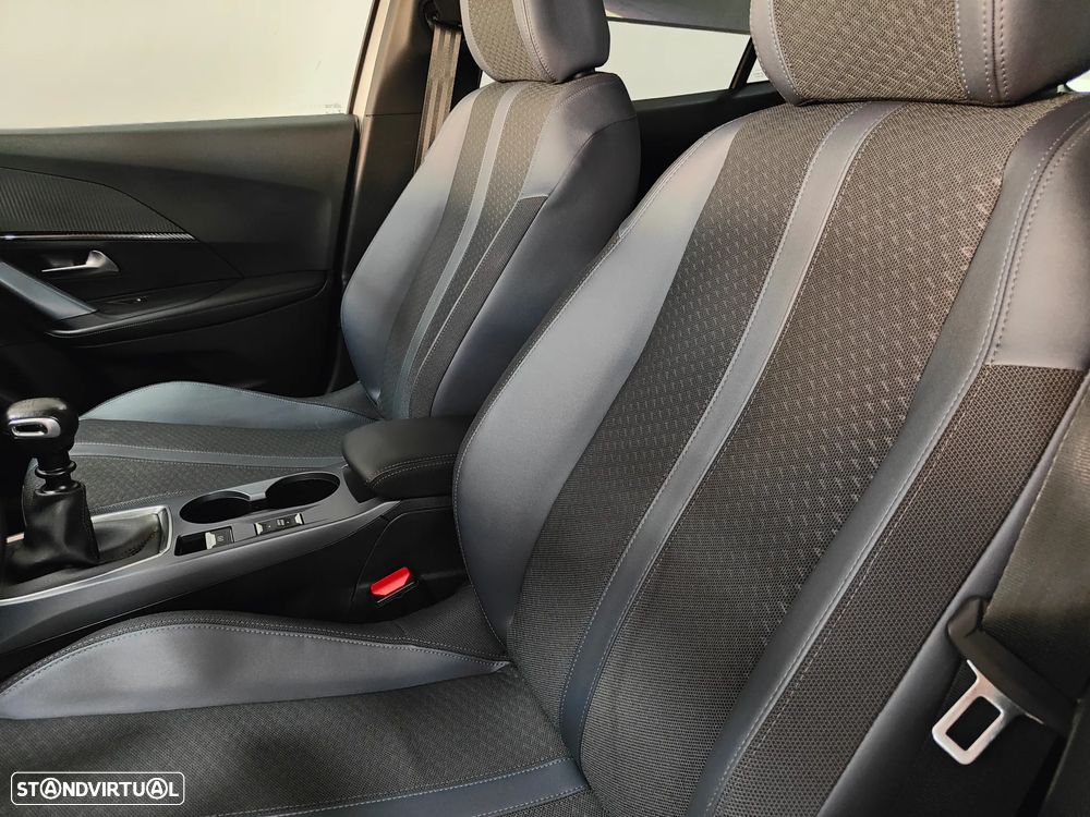 Peugeot 2008 1.2 PureTech Allure - 36