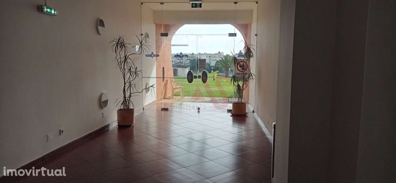 Loja transformada em Estúdio, fisicamente sem janela nem varandas no h - Grande imagem: 5/12