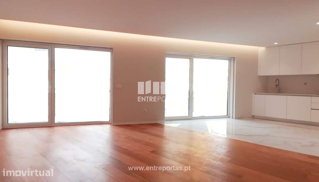 Venda de Apartamento T3 próximo do mar, no centro da Póvoa de Varzim - Grande imagem: 2/15