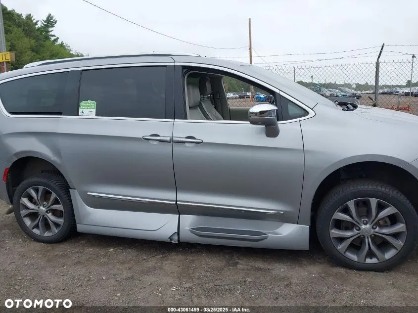 Chrysler Pacifica - 9