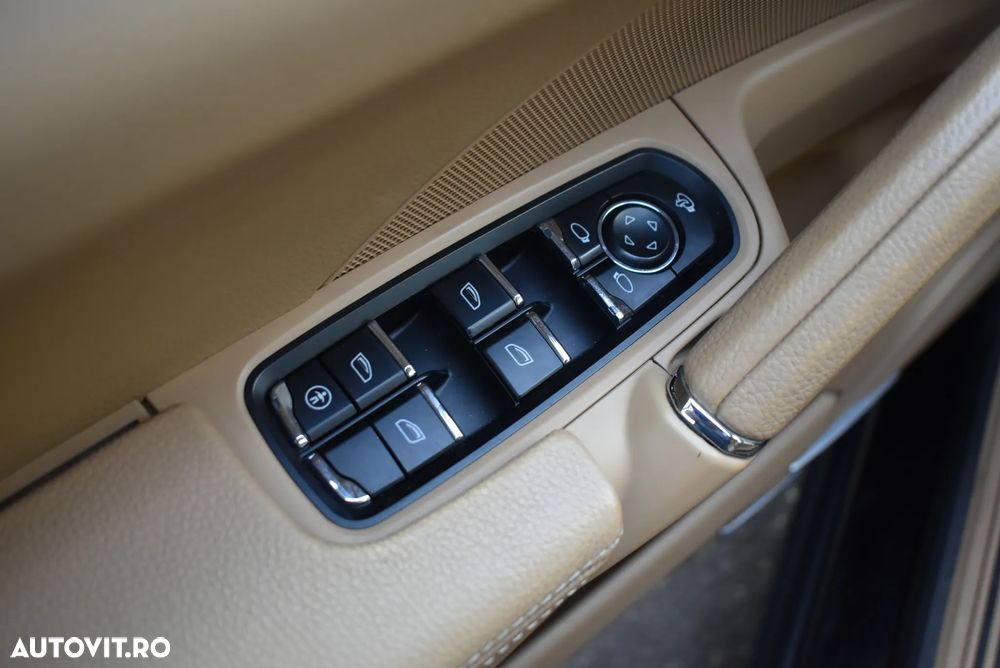 Porsche Cayenne - 15
