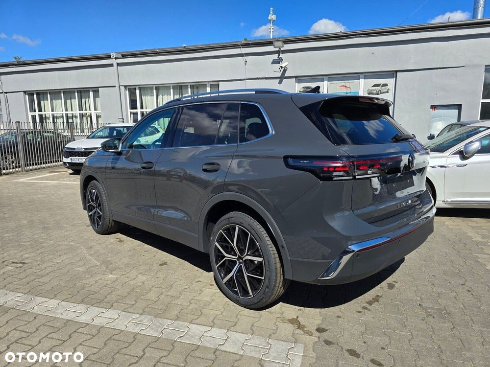 Volkswagen Tiguan - 13