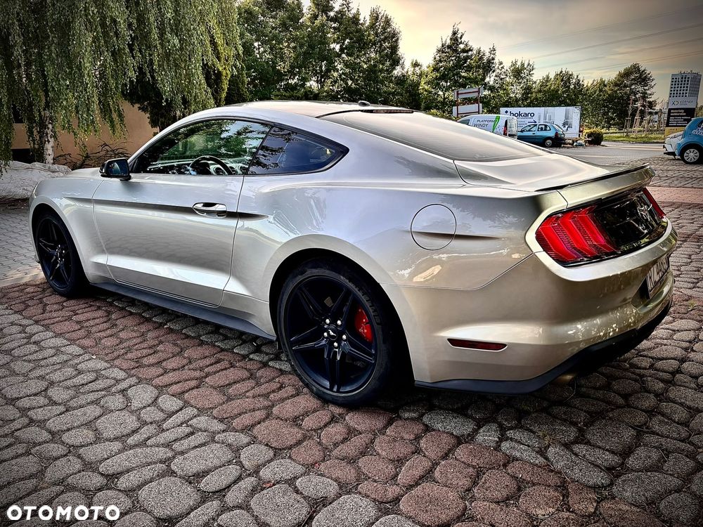 Ford Mustang - 6