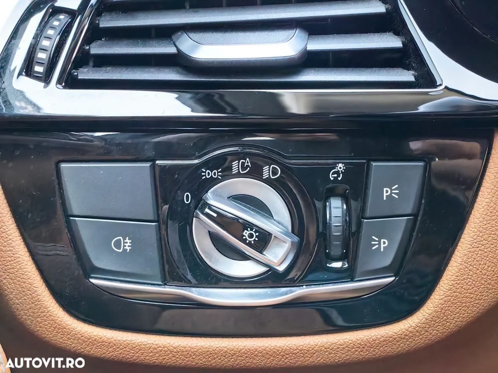 BMW Seria 5 530e Aut. Luxury Line - 32