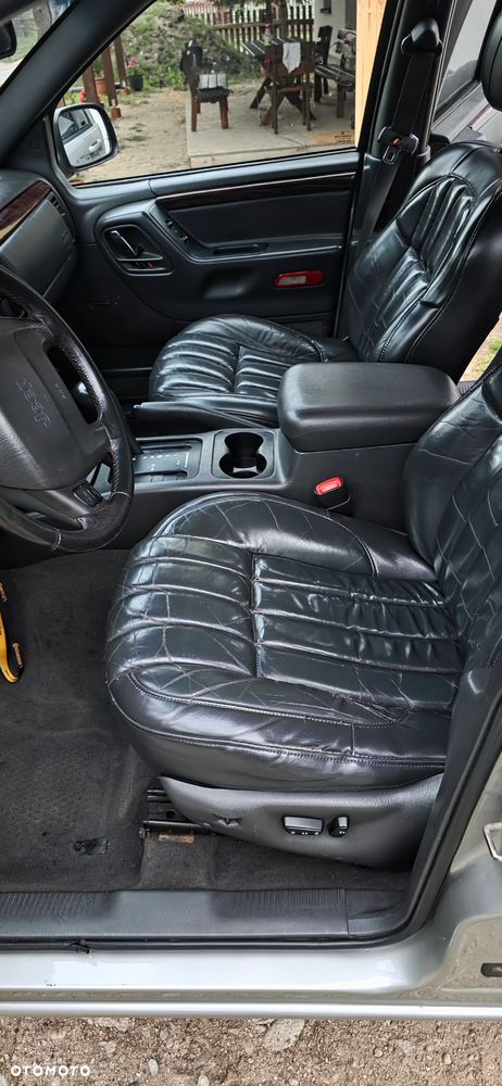 Jeep Grand Cherokee - 24
