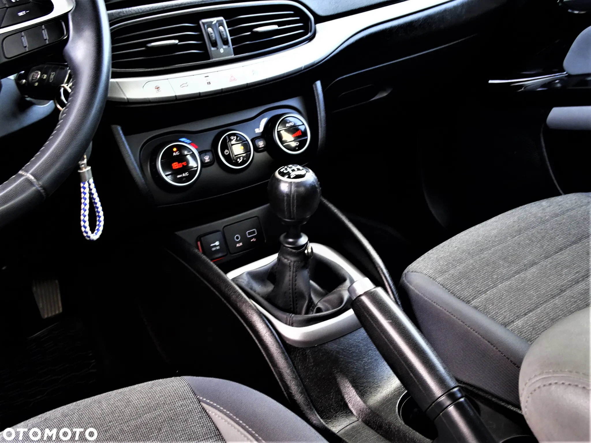Fiat Tipo 1.6 MultiJet 16v Lounge - 32