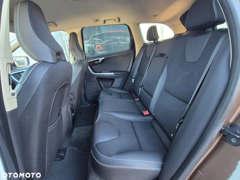 Volvo XC 60 2.4D AWD Momentum - 29