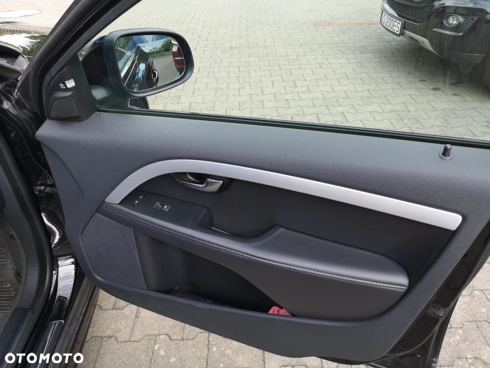 Volvo V70 D5 Momentum - 25