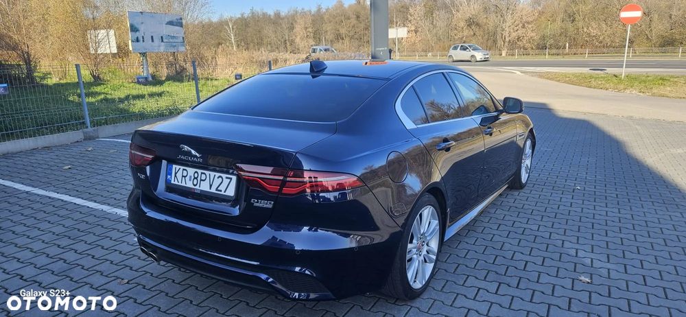 Jaguar XE 2.0 D180 AWD R-Dynamic SE - 3