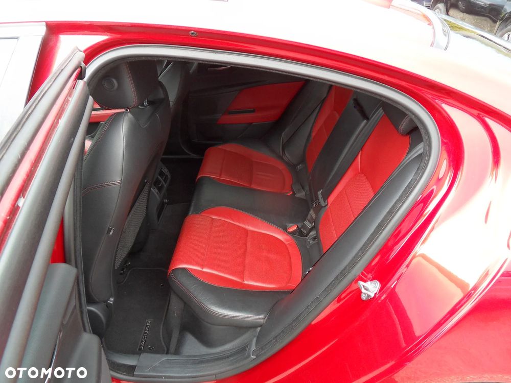 Jaguar XE E-Performance Pure - 10