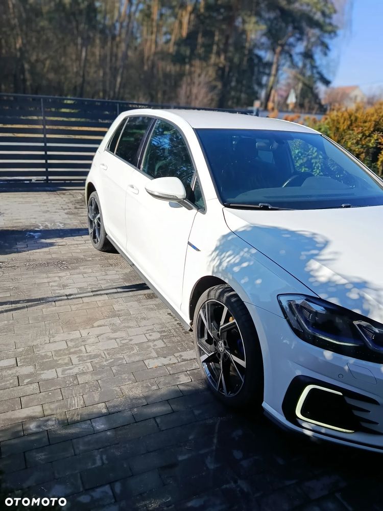 Volkswagen Golf - 6