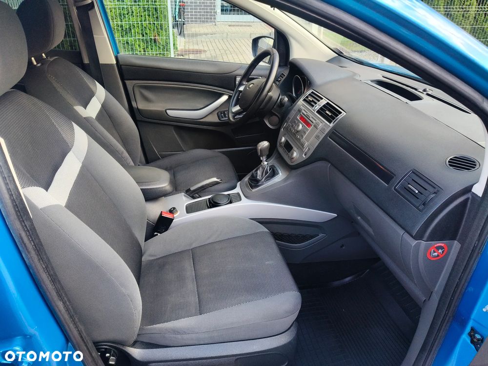 Ford Kuga 2.0 TDCi 2x4 Titanium - 10