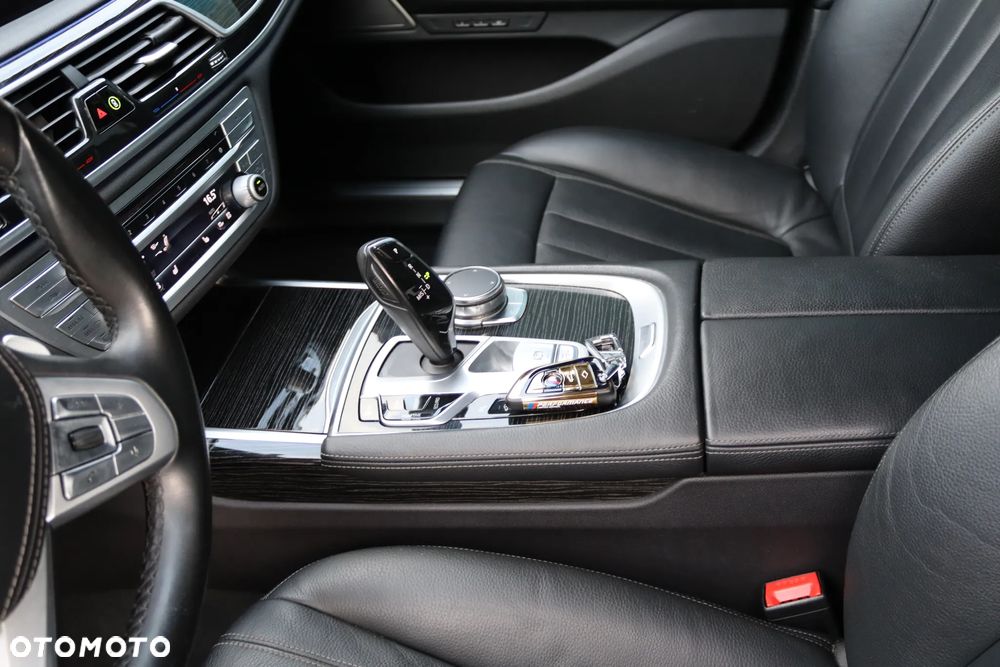 BMW Seria 7 740Li - 34