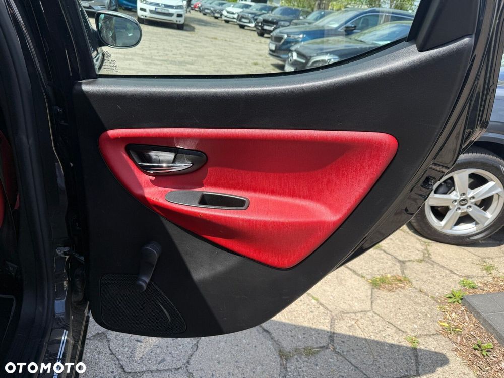 Lancia Ypsilon - 12