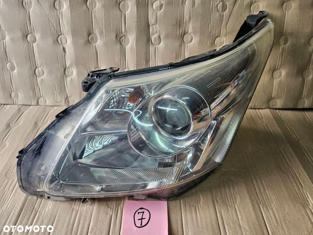 toyota avensis t27 09-12 lampa lewy przód - 1