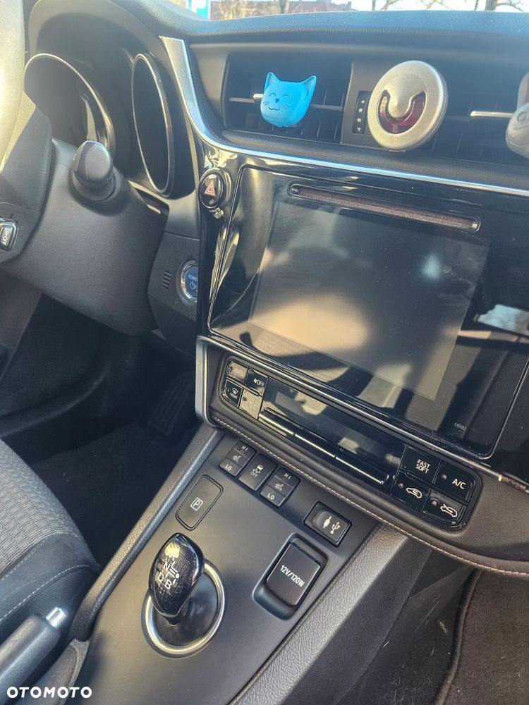Toyota Auris Hybrid 135 Prestige - 11