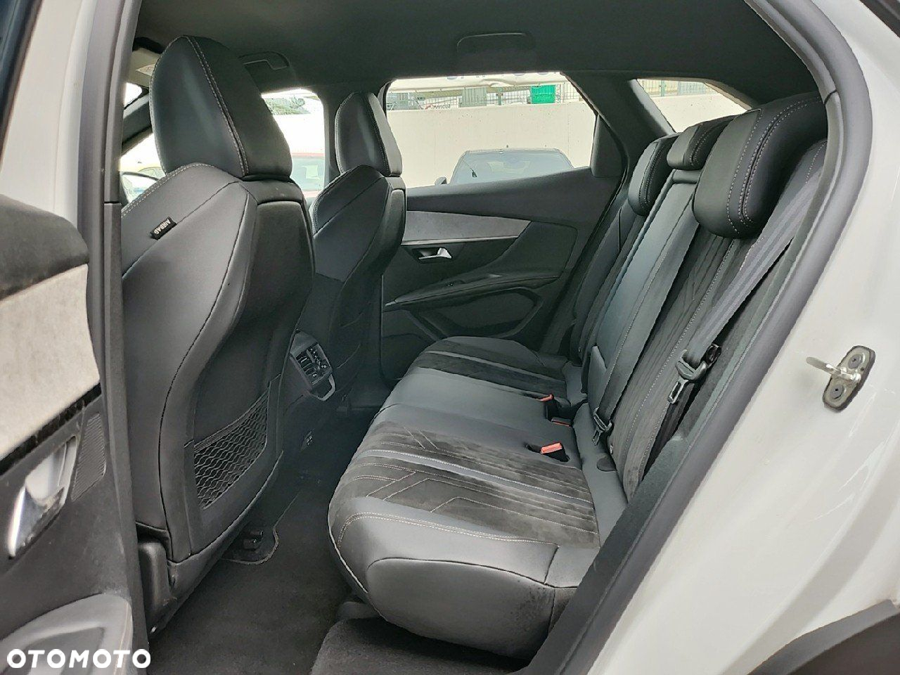 Peugeot 3008 1.2 PureTech GT S&S EAT8 - 10