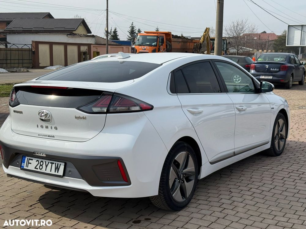 Hyundai IONIQ 1.6 GDI Premium - 3