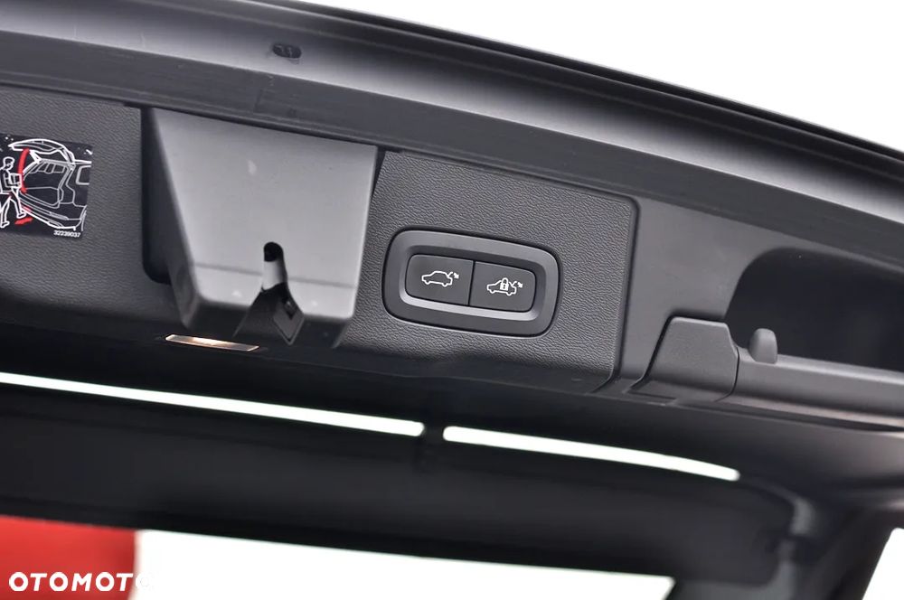 Volvo XC 60 B5 B R-Design - 27
