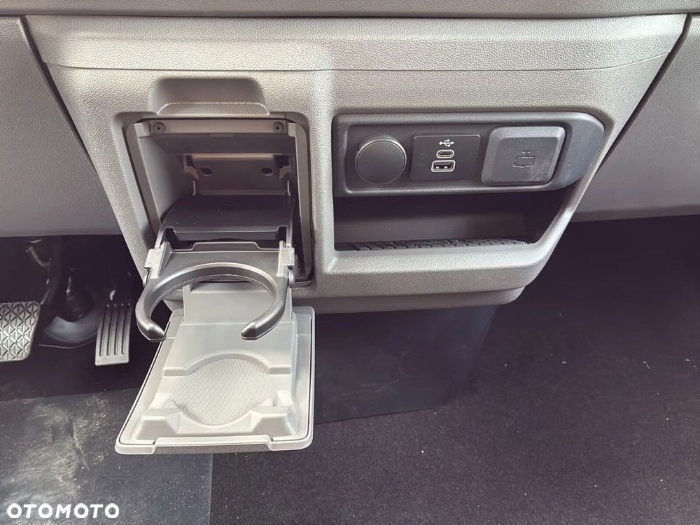 Volkswagen Caravelle - 38