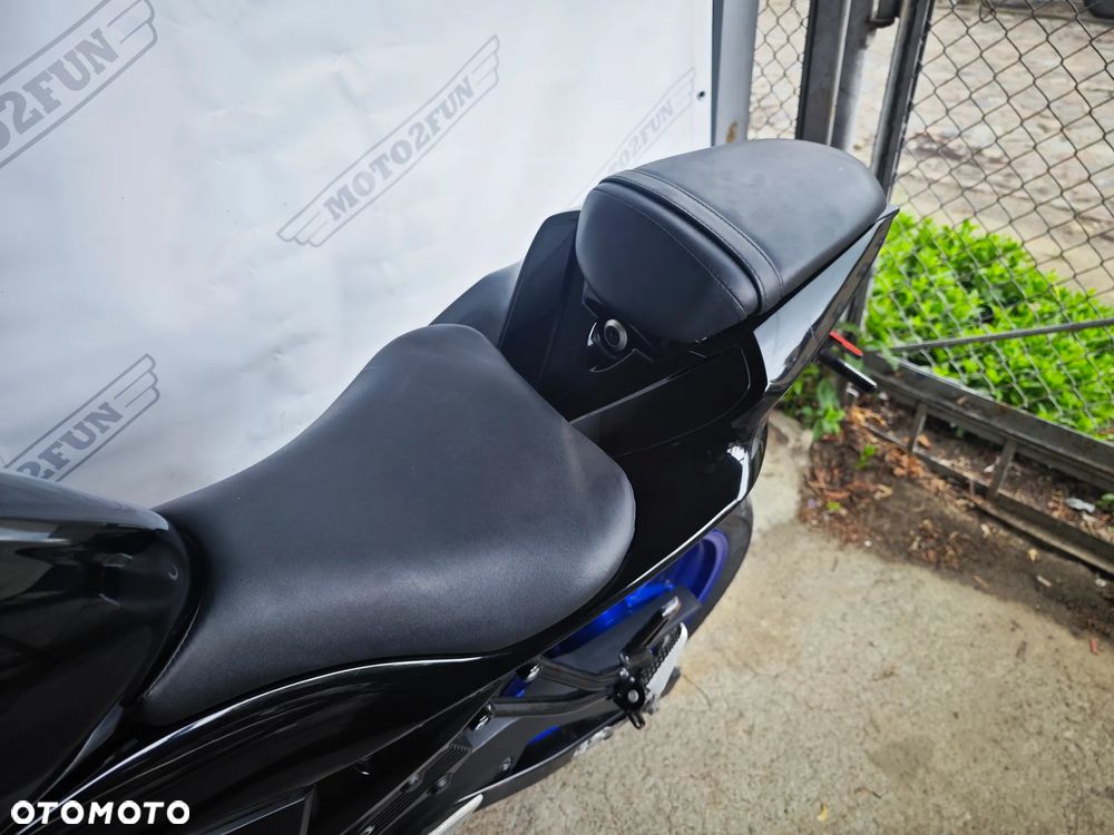 Suzuki GSX - 12