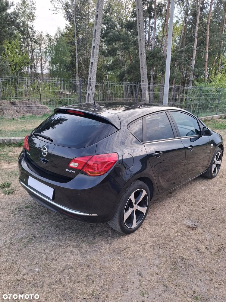 Opel Astra 1.4 150 Jahre - 14
