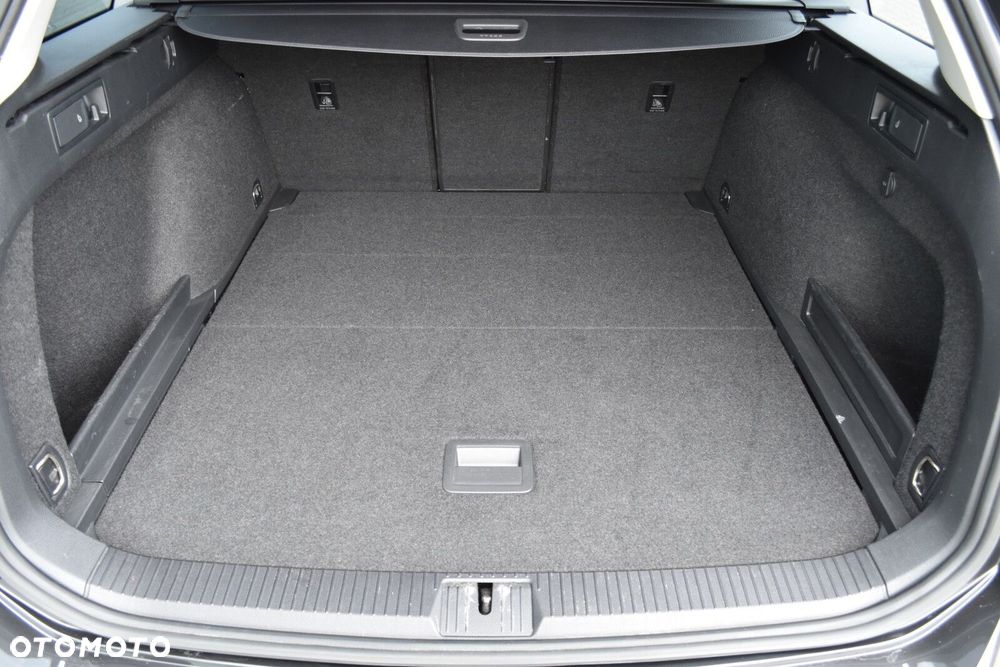 Volkswagen Passat - 36
