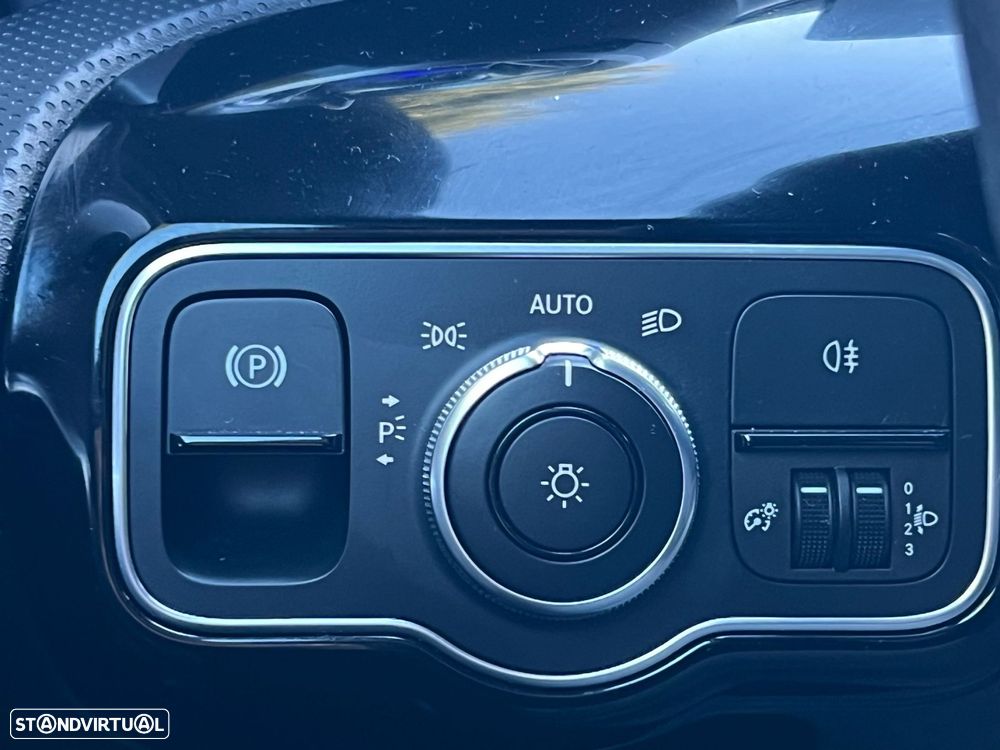 Mercedes-Benz A 250 Limousine e 8G-DCT AMG Line - 24