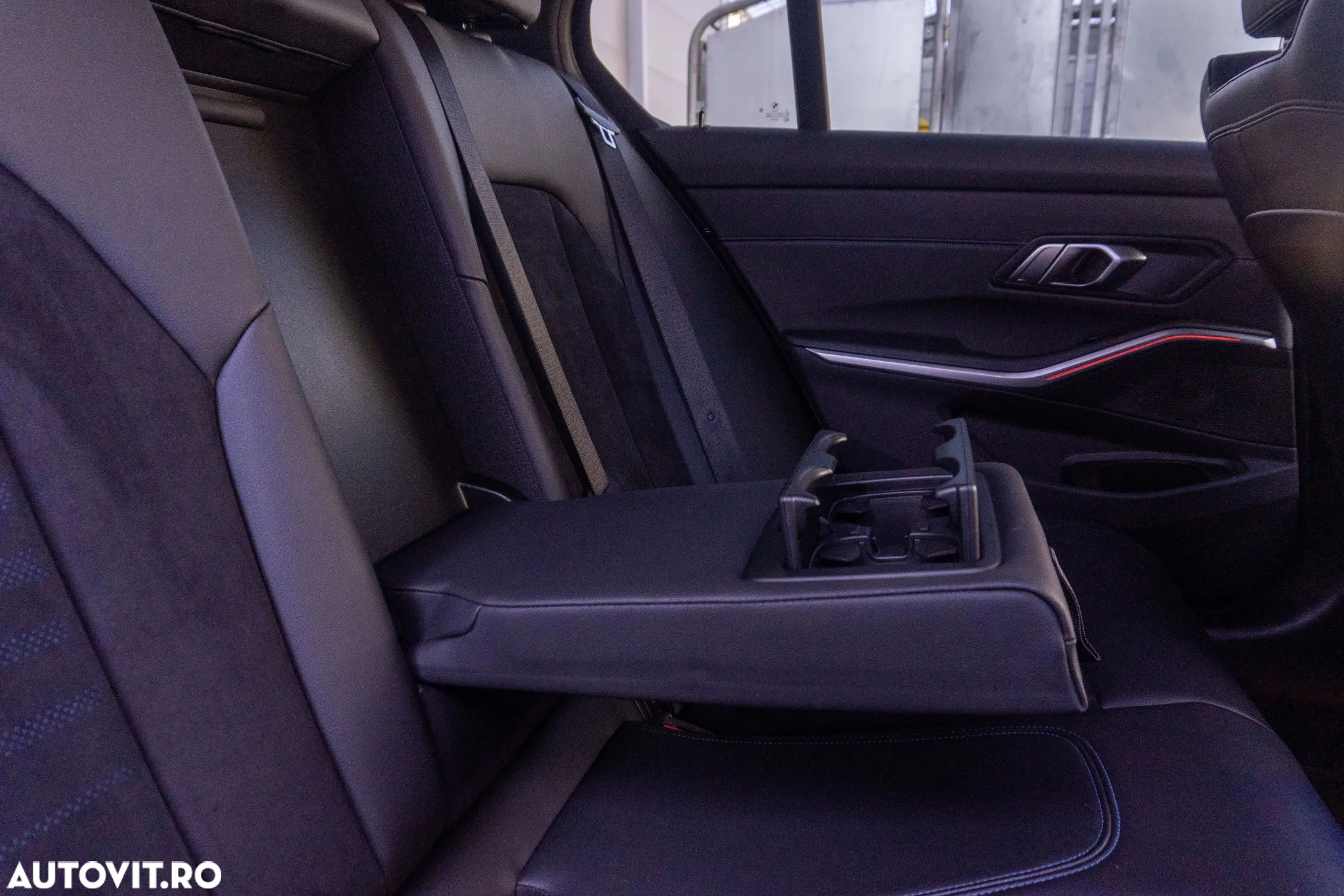 BMW Seria 3 320d Aut. M Sport - 32