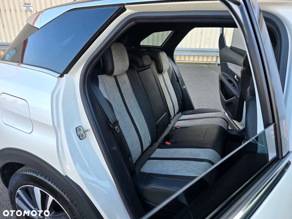 Peugeot 3008 1.6 PureTech HYbrid4 GT Line S&S EAT8 - 17